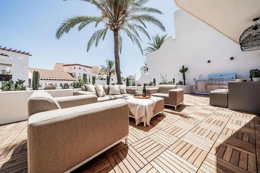 Luxury 4 Bedroom Apartment With Fab Terrace Rdr428 contacts
